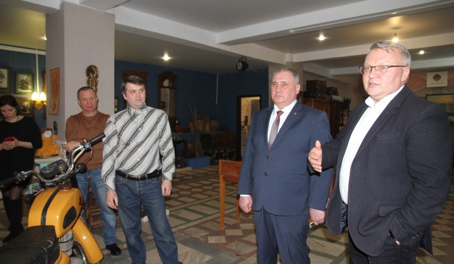Депутат областной Думы обсудил с краеведами Кушвы перспективы развития местного туристического движения