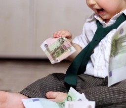 На 7 миллиардов рублей увеличили объем поддержки семей с детьми в Свердловской области