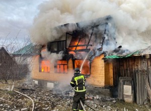 Пожарные ликвидировали пожар в посёлке Баранчинский 