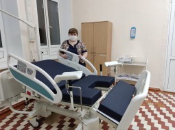 В акушерское отделение ЦГБ Кушвы поступили кровати для приема родов