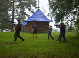 В «Плотинке» состоялся турнир по лазерному пейнтболу