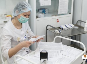 Власти пообещали повысить зарплаты врачам скорой помощи в Свердловской области