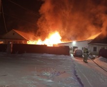 В новогоднюю ночь спасатели отстояли жилые дома в Кушве