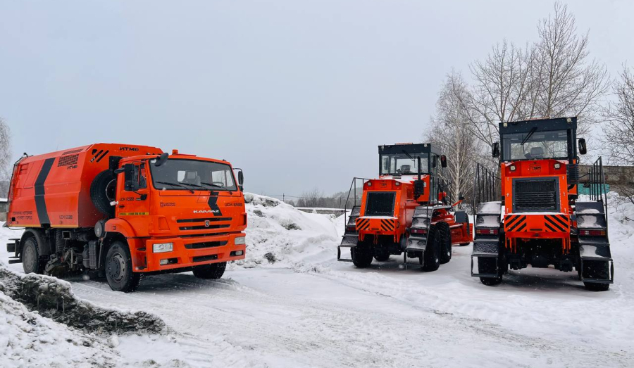 Автопарк дорожных служб Кушвы пополнился новой спецтехникой