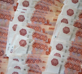 Жительница Верхней Туры предстанет перед судом за кражу крупной суммы у солдата