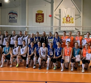 И снова золото в копилке кушвинских девушек-волейболисток!