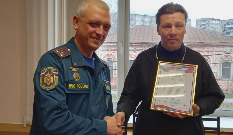 Областная награда настоятелю кушвинского Храма "Во имя Святителя Спиридона, епископа Тримифунтского" иерею Илье Глебову