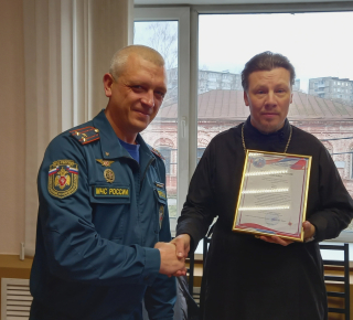 Областная награда настоятелю кушвинского Храма "Во имя Святителя Спиридона, епископа Тримифунтского" иерею Илье Глебову