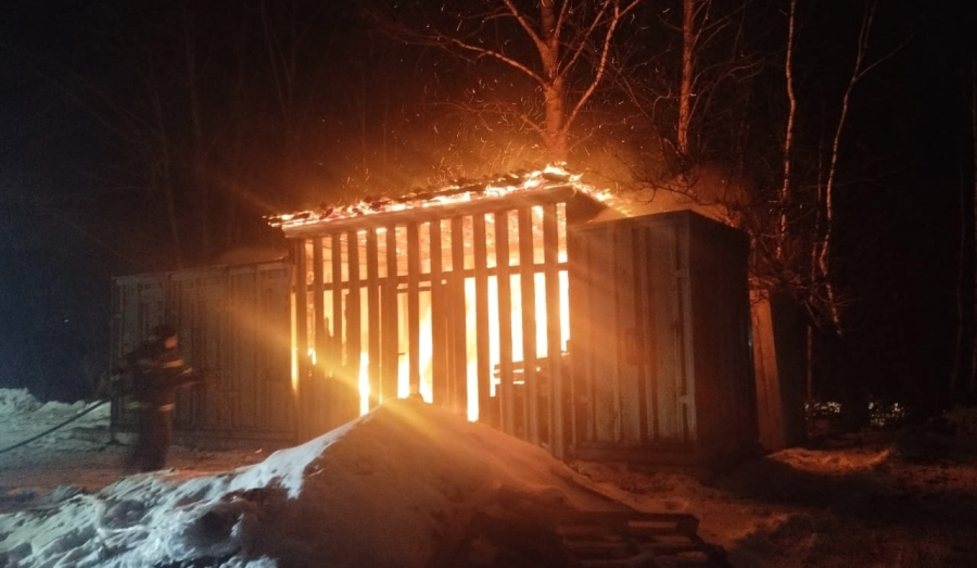 В заречном районе Кушвы горел дровяник