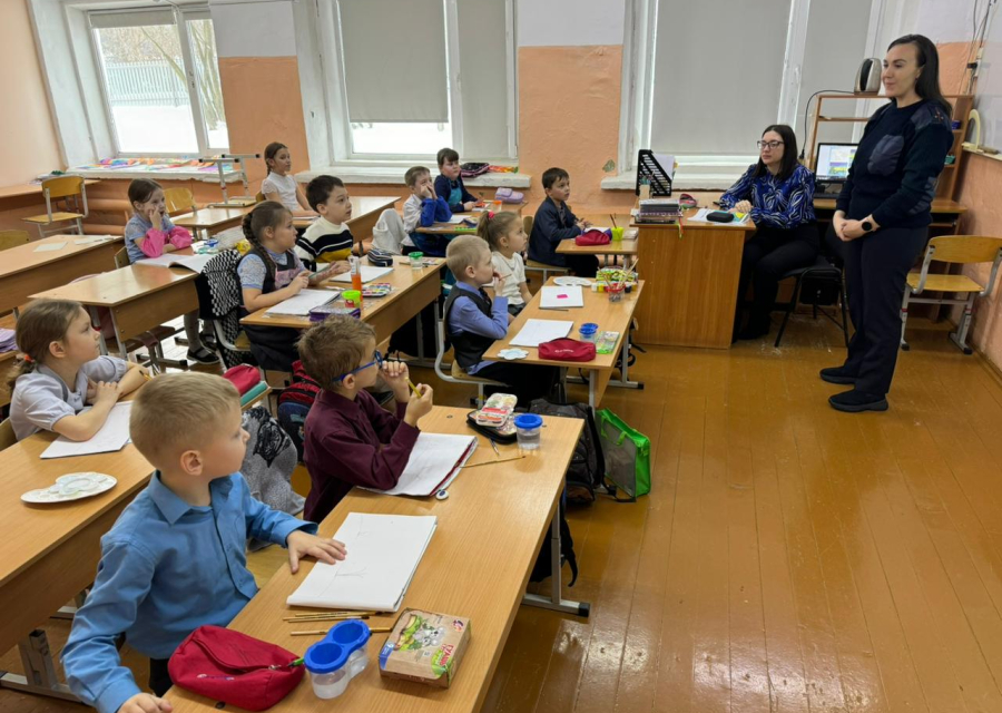 Профилактические беседы инспектора Госавтоинспекции о правилах дорожного движения.
