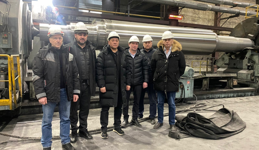 Гости из Казахстана на Кушвинском заводе прокатных валков. 