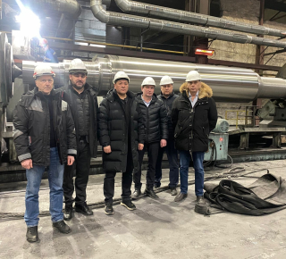 Гости из Казахстана на Кушвинском заводе прокатных валков. 