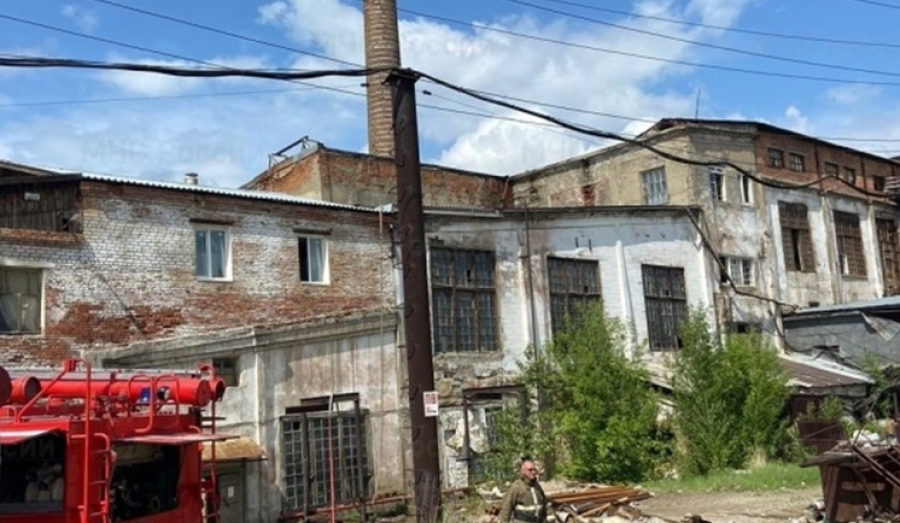 В Новой Ляле произошел пожар на территории целлюлозно-бумажного комбината.