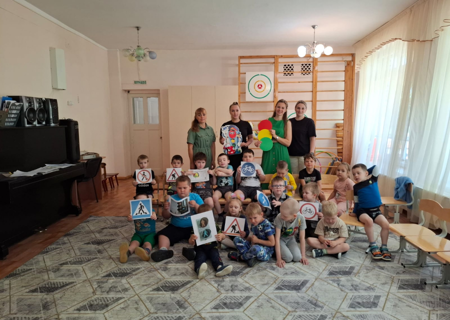День светофора: Воспитание культуры дорожного движения с детства