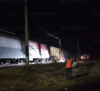 На станции Кушва в Свердловской области с путей сошел электровоз грузового поезда