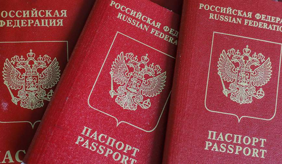 С 20 января 2026 года несовершеннолетние граждане России смогут въезжать и выезжать из страны только по заграничному паспорту