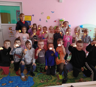 Яркий урок безопасности: дети создают световозвращающие элементы своими руками