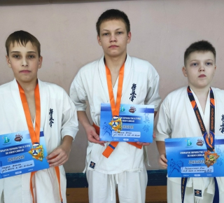 Кушвинские каратисты взяли золото и бронзу на первенстве в Нижней Туре.