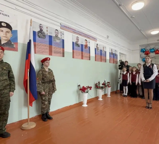 В школе №3 открыли памятное место в честь выпускников-героев  