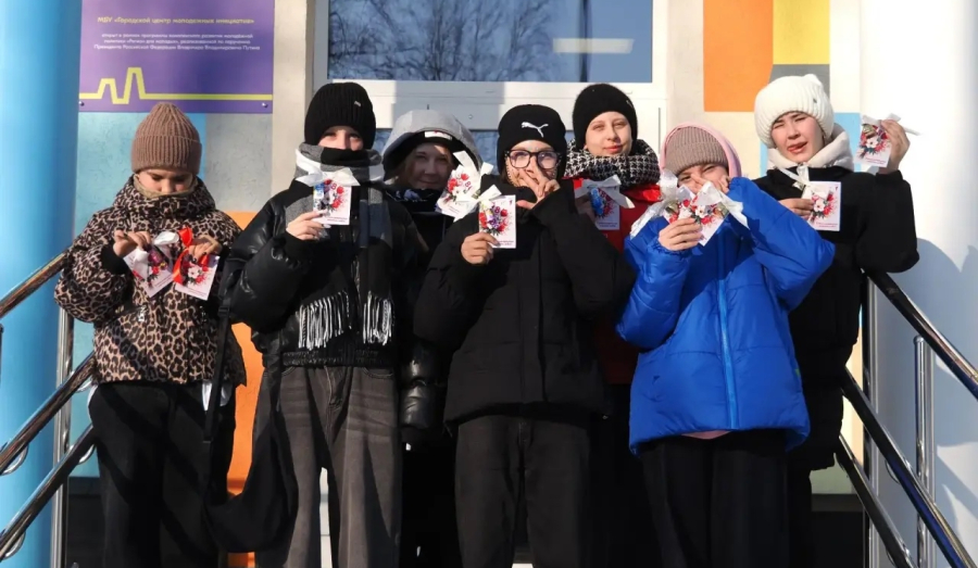 Весна в городе! Активисты Верхнетуринского ГЦМИ и «Движения Первых» подарили радость!