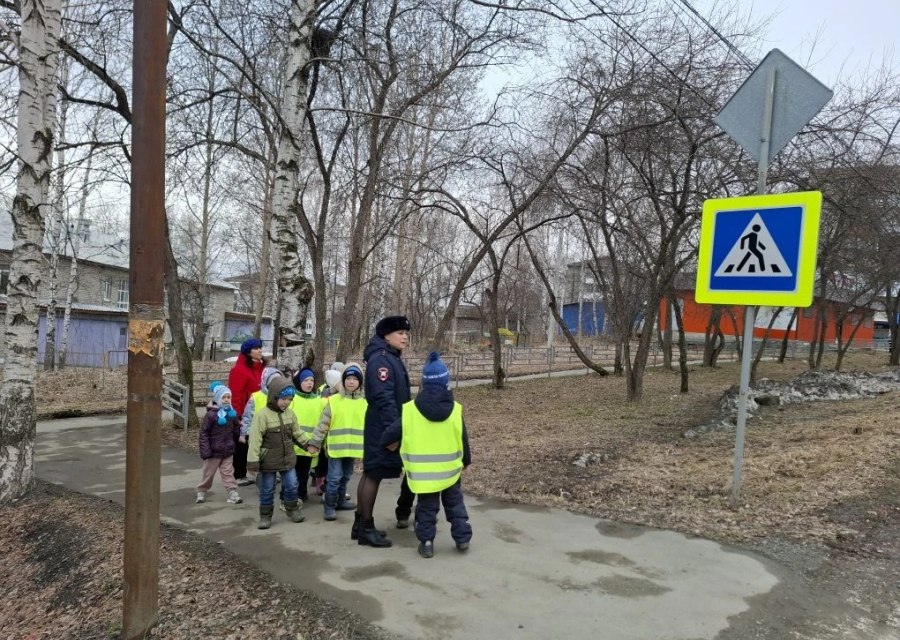 Весна без ДТП: юные пешеходы осваивают дорожную грамоту!