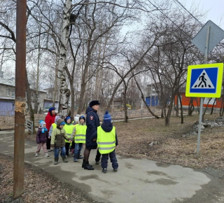 Весна без ДТП: юные пешеходы осваивают дорожную грамоту!