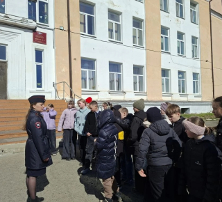 Пешеходная экскурсия с инспектором Госавтоинспекции!
