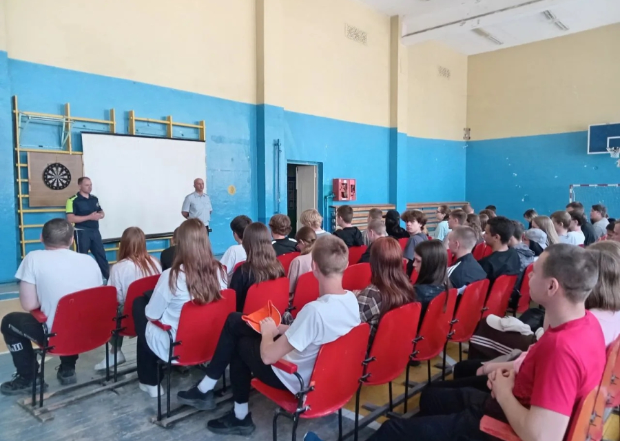 Профилактические беседы по ПДД со студентами  БЭМТ