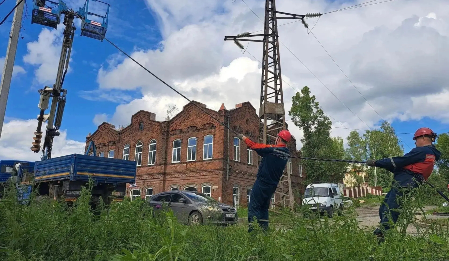 В Кушве продолжаются работы по восстановлению электросетевой инфраструктуры.