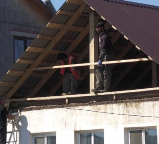 В Кушве отремонтировали все крыши домов, снесенные ураганом