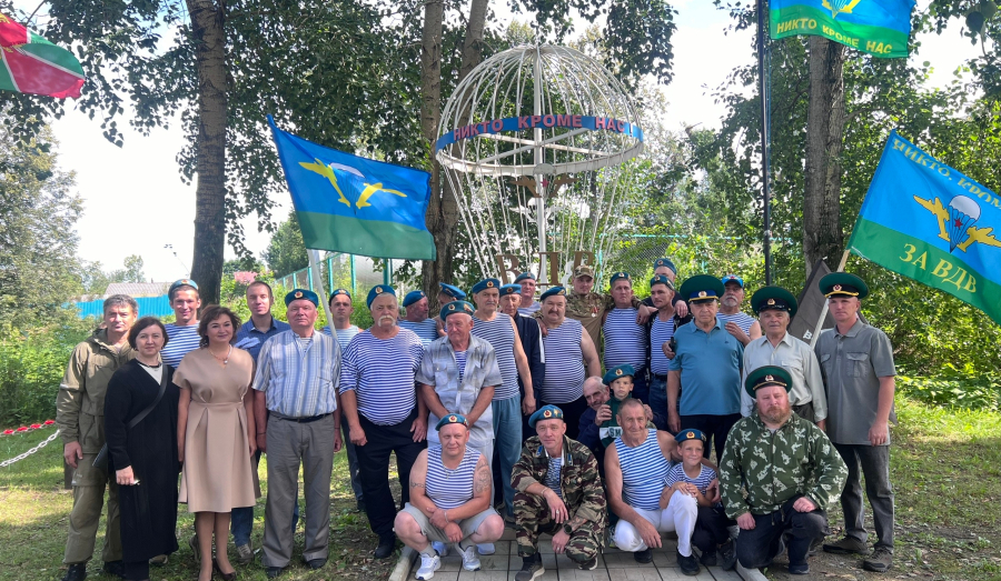 С гордостью и почестями отметили сегодня День ВДВ в Баранчинском 