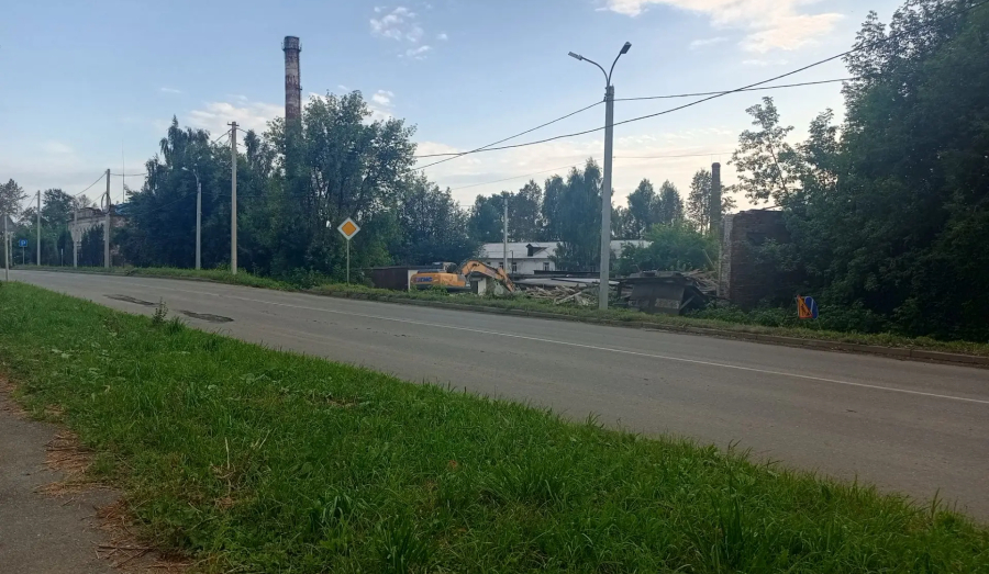 В Кушве начали сносить «Заброшки»