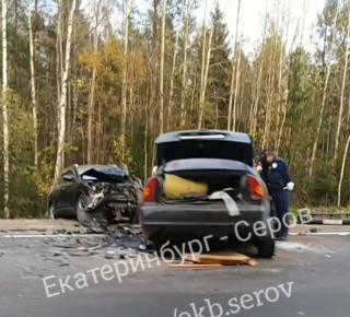 ДТП на трассе Екатеринбург - Серов: пострадало несколько автомобилей, водитель одного из них скончался в больнице…
