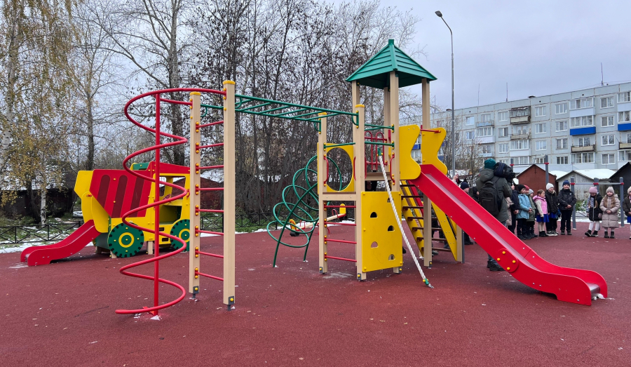В поселке Баранчинском  открылась новая детская и спортивная площадка  