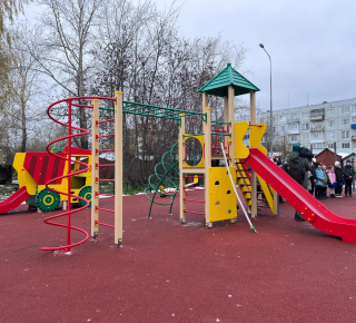В поселке Баранчинском  открылась новая детская и спортивная площадка  