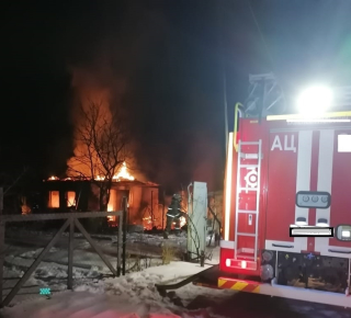 В поселке Восток сгорел дом