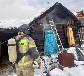 В поселке Восток горела баня