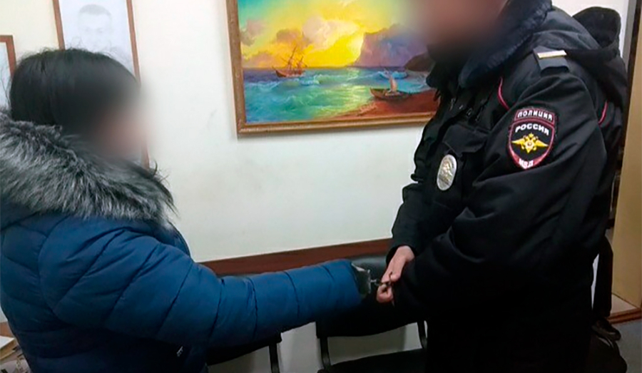 Жительнице Кушвы дали условный срок за попытку отбить пьяного сына у полицейских