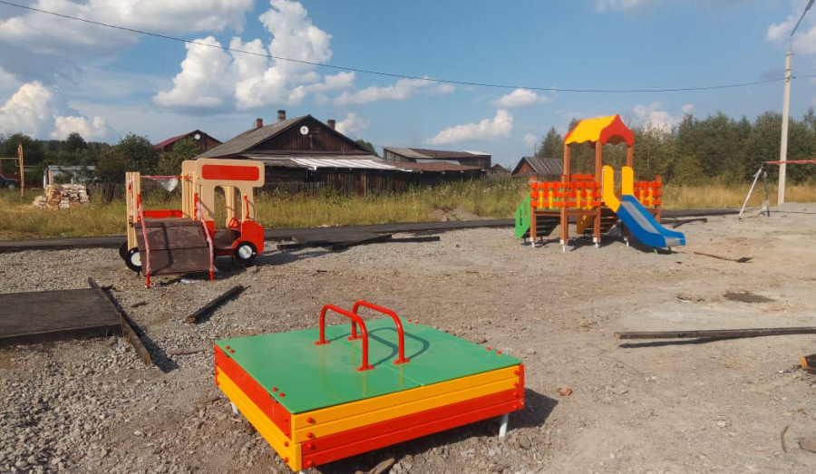 В поселке Восток начали строить детскую площадку