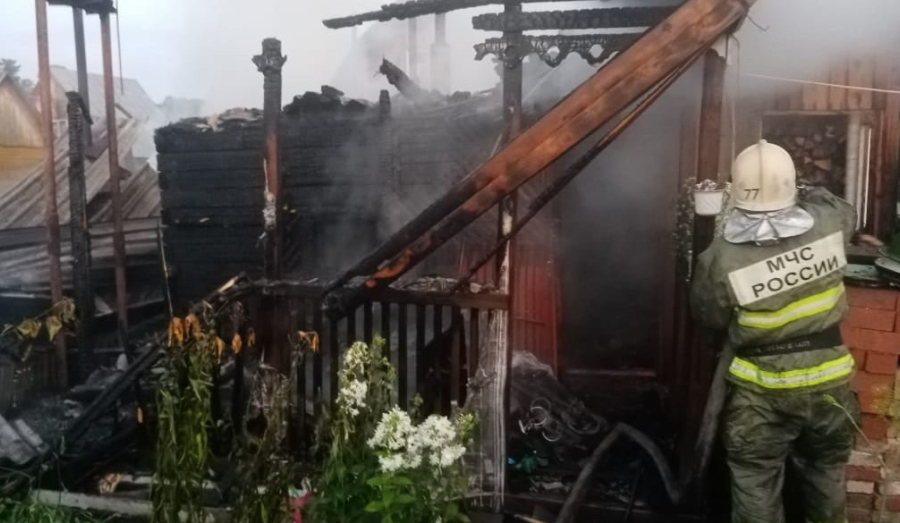 При пожаре в коллективном саду в Орулихе сгорели бани