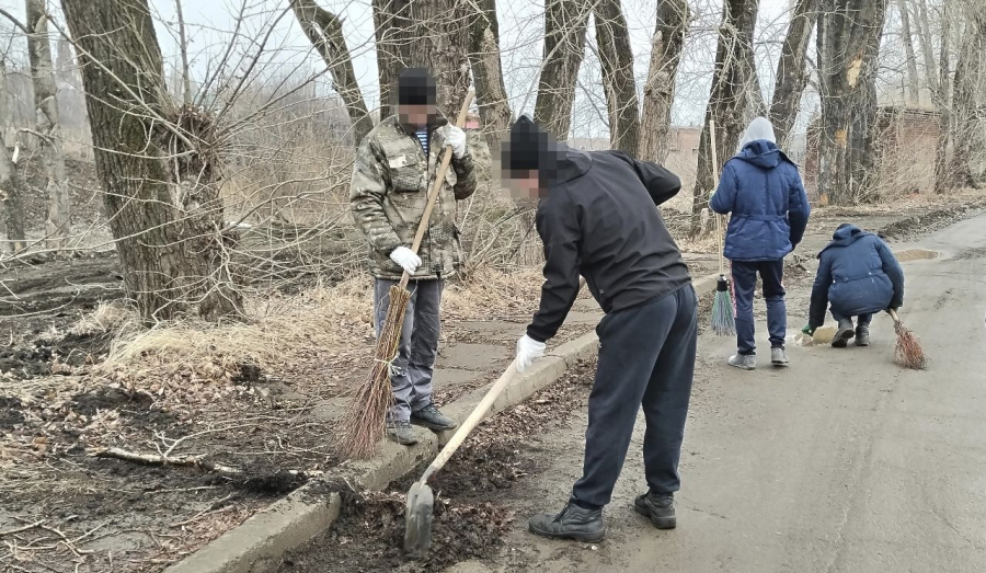 Осуждённые верхнетурьинского исправцентра ГУФСИН приняли участие в большом субботнике
